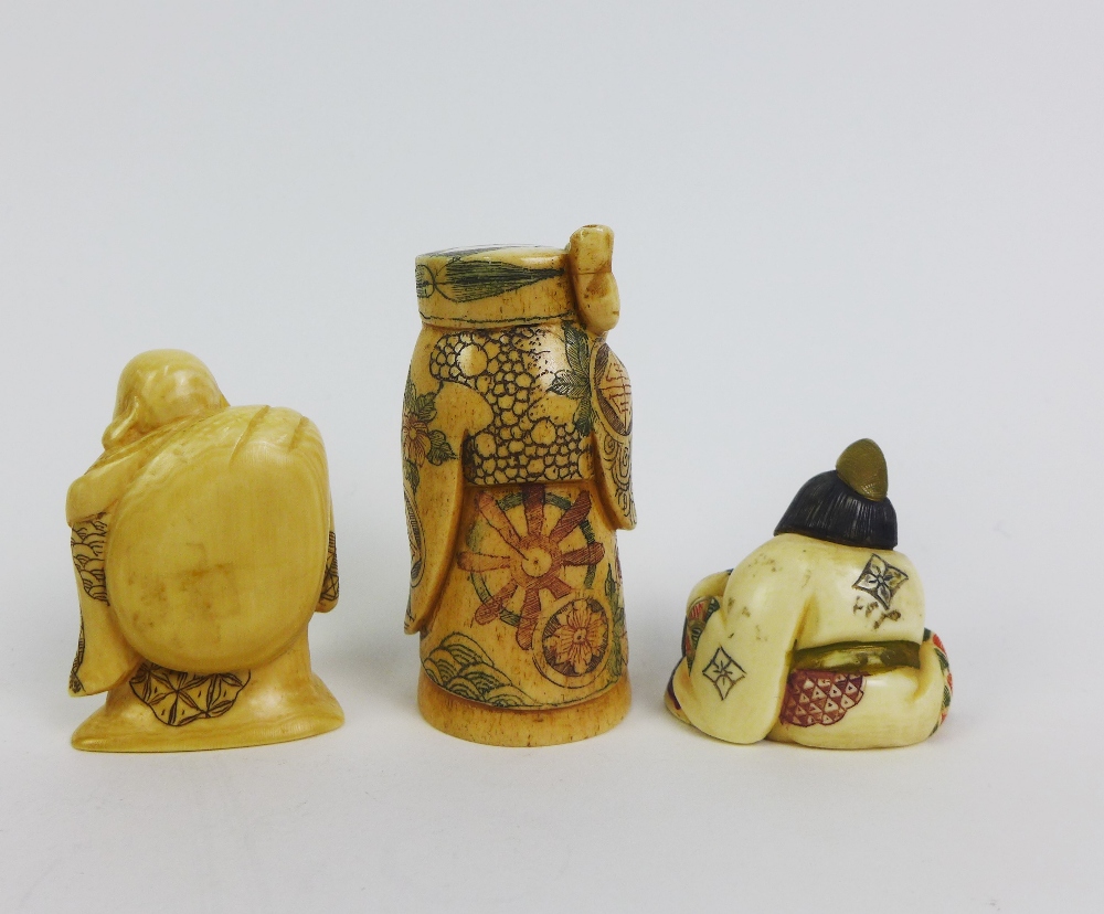 A group of six faux ivory and carved bone figures to include a scent bottle, etc, tallest 12cm (6) - Image 3 of 4