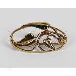 9ct gold Ortak brooch of open work design with flower heads, 3.5cm long