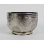 Chinese silver sugar bowl with engraved pattern of birds and clouds, 7cm diameter