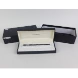 Alfred Dunhill fountain pen with an 18ct white gold nib, boxed with ink cartridges