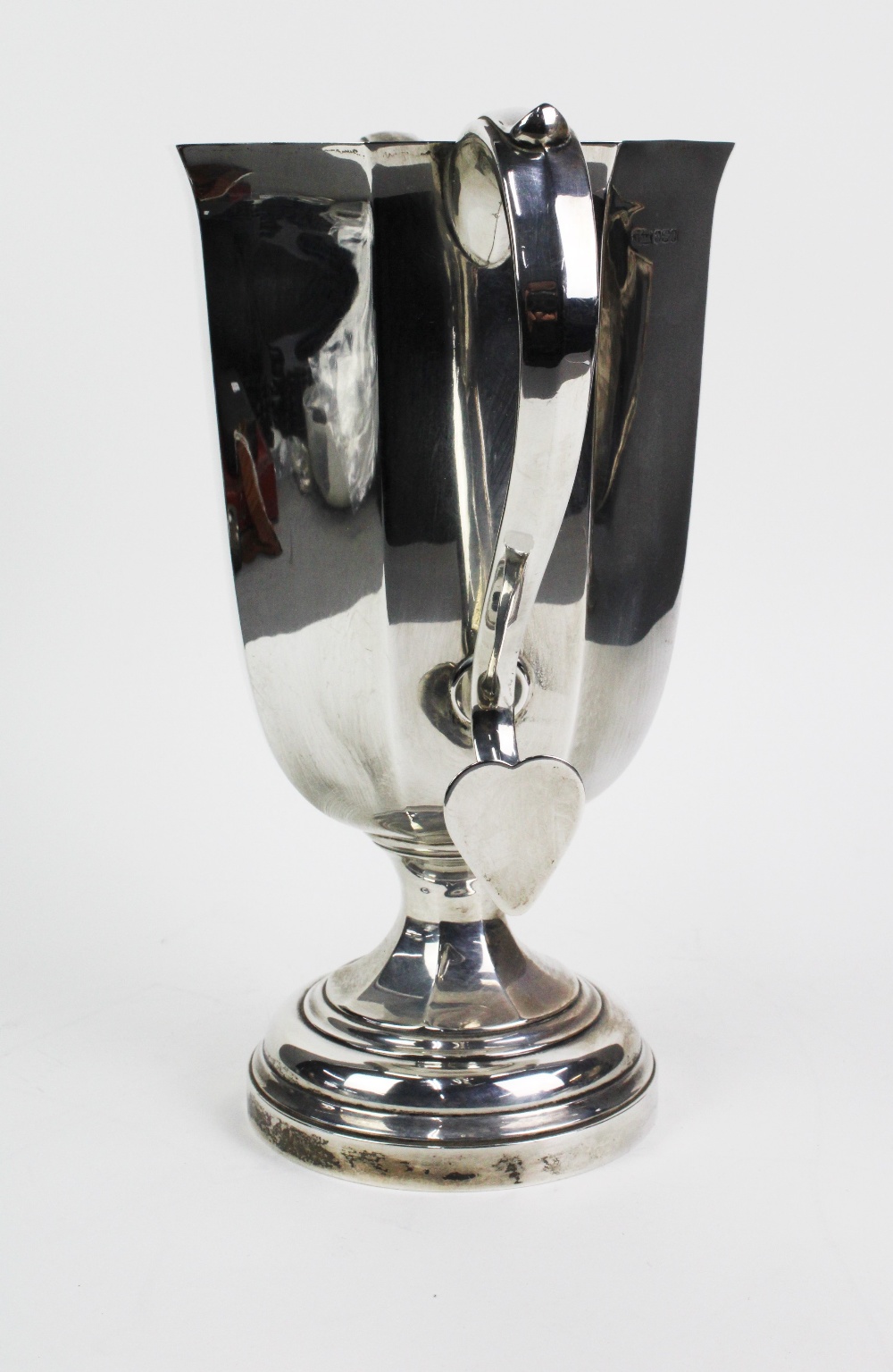 George V silver 'Fife Fox Hound' trophy cup of octagonal form on a pedestal base, the handles with - Bild 4 aus 4