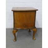 Vintage mahogany work / sewing table, on cabriole legs, 39 x 52 x 35cm