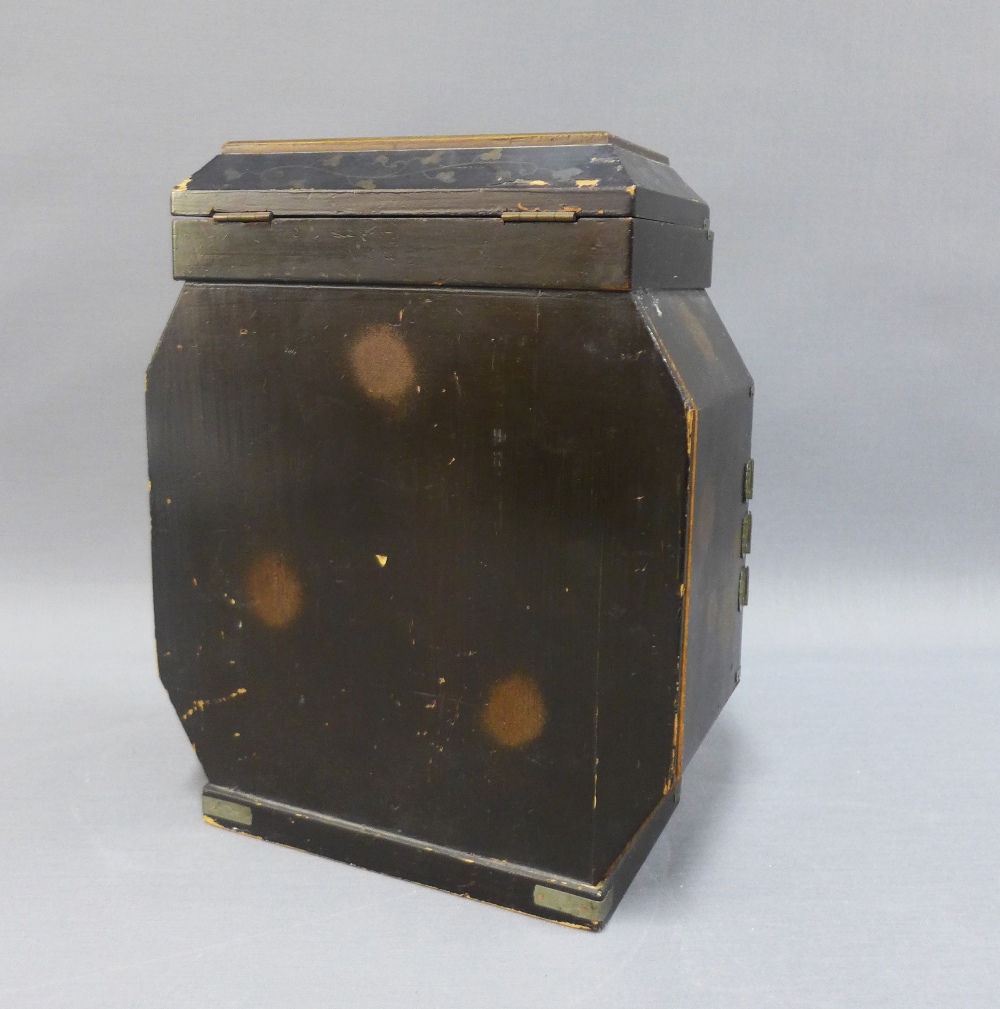 Japanese lacquered jewellery box with a hinged lid over a single long drawer and pair of cupboard - Image 4 of 4