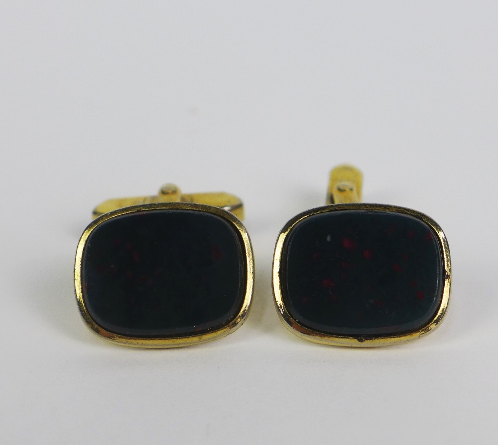 Gents cufflinks to include three pairs of silver and one pair of gilt metal cufflinks (4) - Image 2 of 5