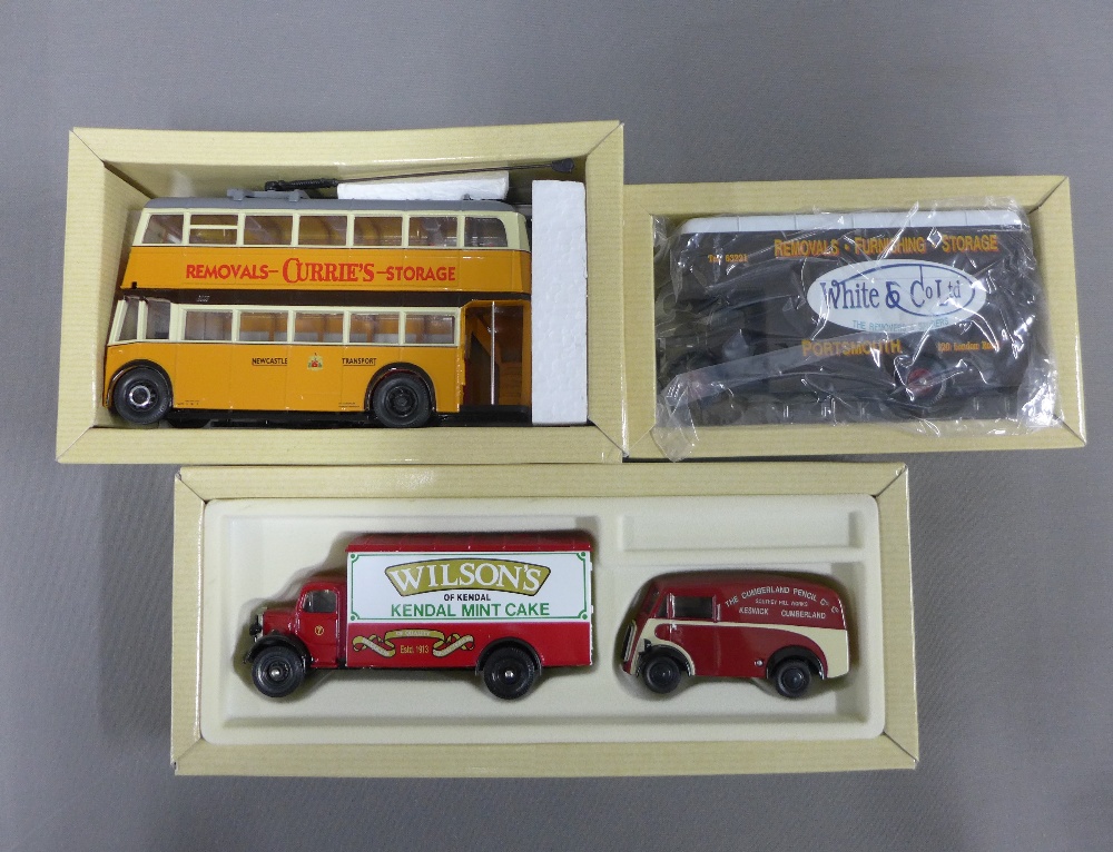 Corgi group of eight boxed vintage die cast bus models (8) - Image 3 of 4