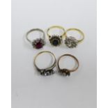 Two 9ct gold dress, two silver rings and another (5)