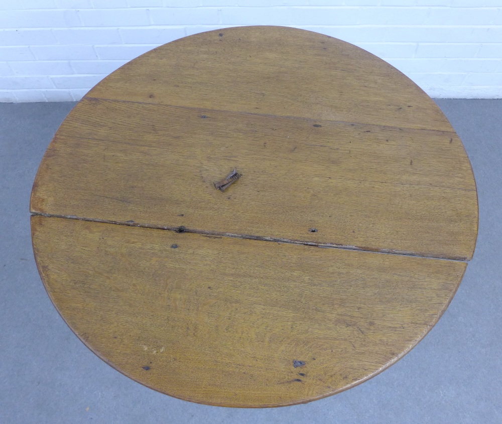 Antique oak tripod table, circular top (a/f) 82 x 71 x 80cm - Image 3 of 3