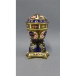 Royal Crown Derby Imari pattern 1128 urn vase and cover, 13cm
