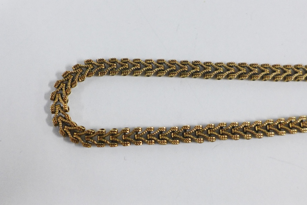 9ct gold necklace with flat textured links, approx 10g - Image 2 of 2