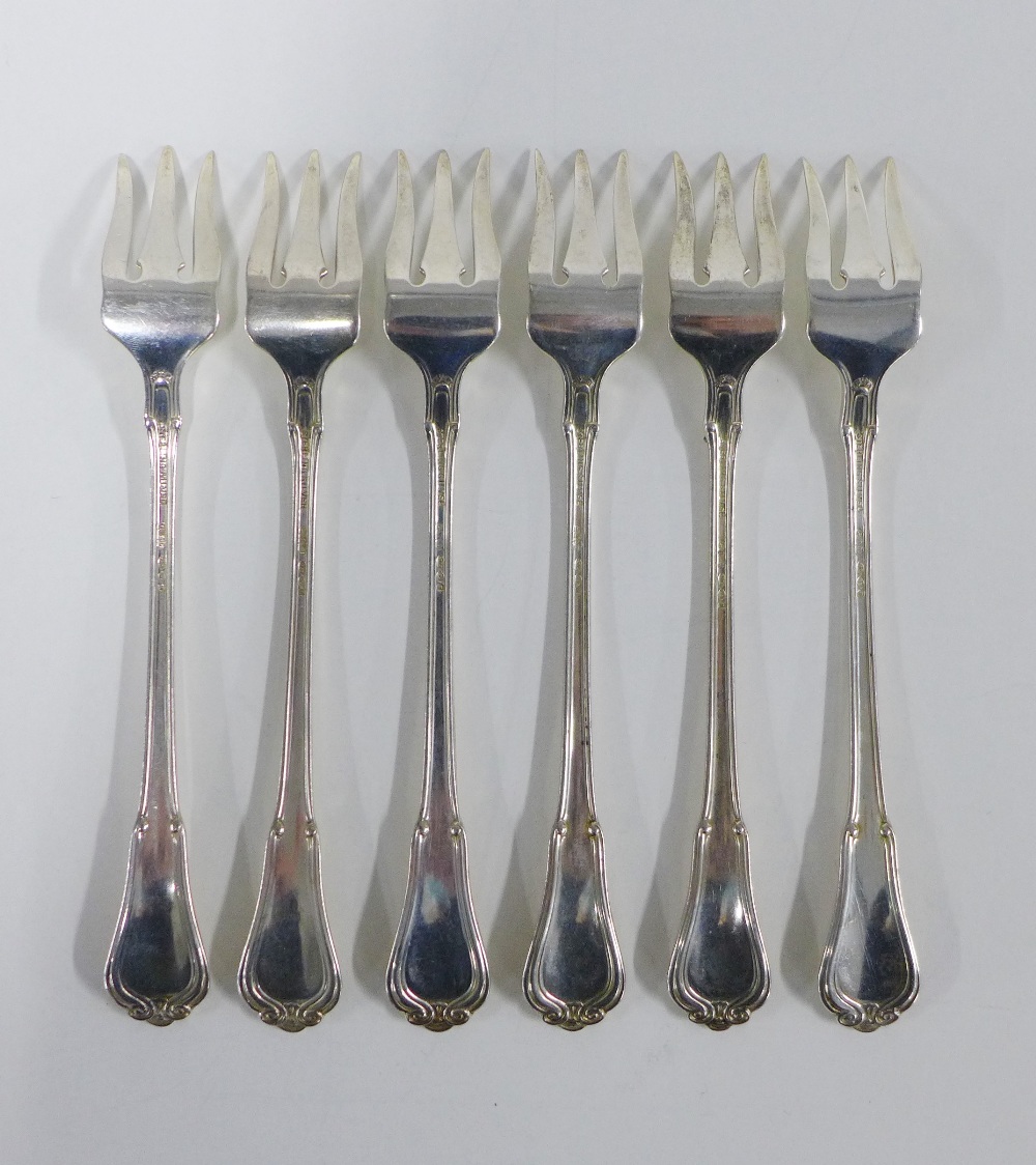 A set of six American silver oyster forks, Gorham Silver Co, import marks for London 1947 (6) - Image 2 of 3