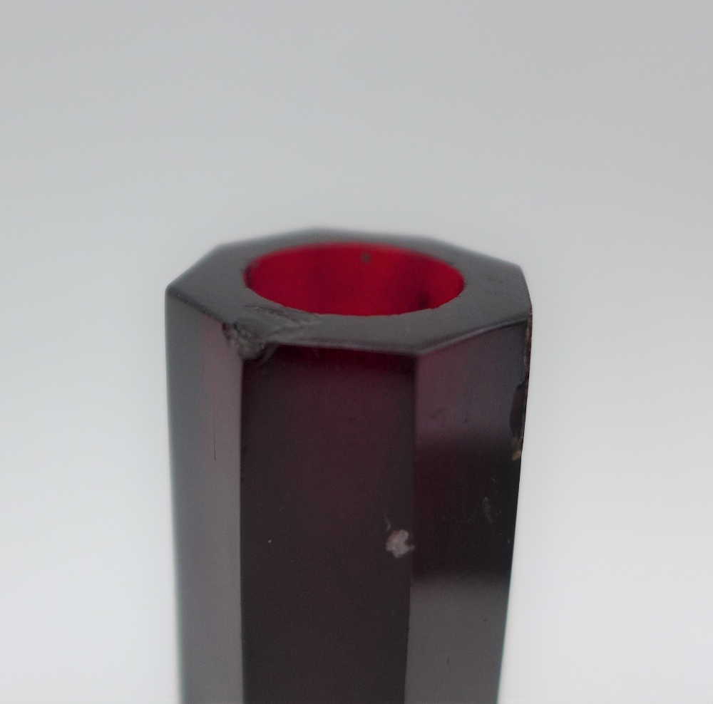 Chinese faceted ruby red glass bottle vase, with bulbous body and slim neck, with an etched Qianlong - Image 3 of 4