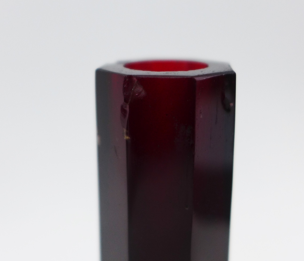 Chinese faceted ruby red glass bottle vase, with bulbous body and slim neck, with an etched Qianlong - Image 2 of 4