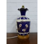 Imari style pottery table lamp on a wooden base, 40cm