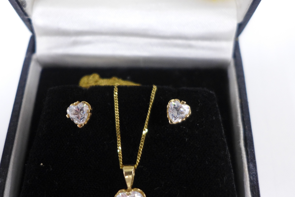 14ct gold heart shaped CZ pendant necklace and matching earrings - Image 2 of 2