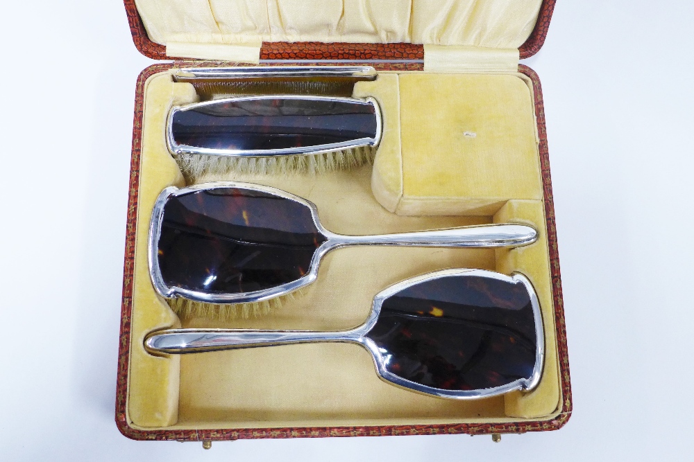 Four piece silver mounted dressing table brush set, Birmingham 1927, in fitted case - Image 2 of 3