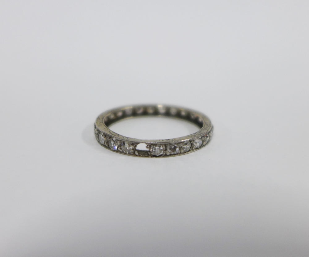 Early 20th century diamond set eternity ring (one stone lacking) UK ring size O - Image 4 of 4