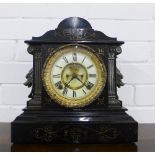 Ansonia Clock Company black slate mantle clock, m. 31 x 31 x 12cm.
