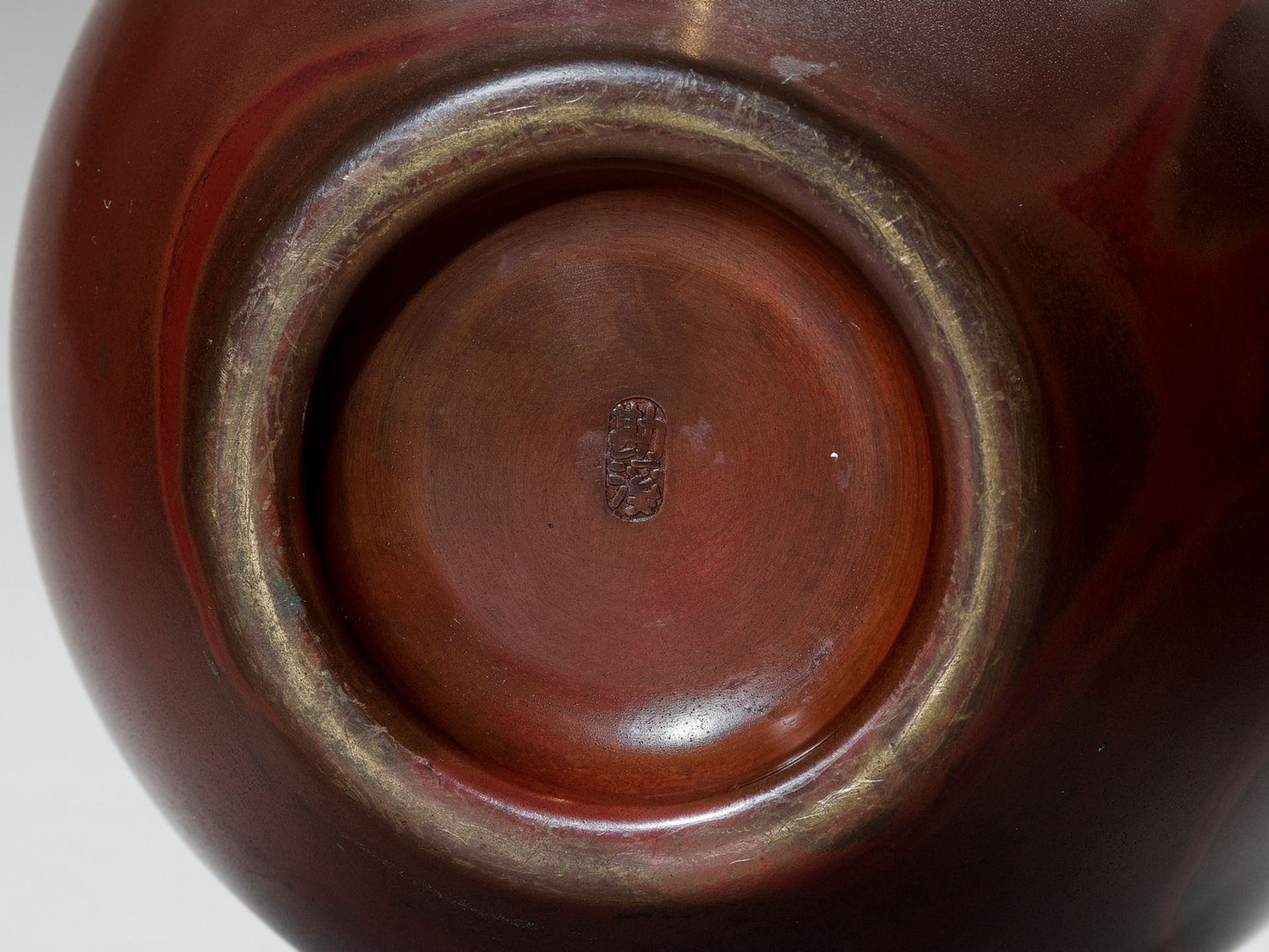 A BRONZE VASE - Image 7 of 7