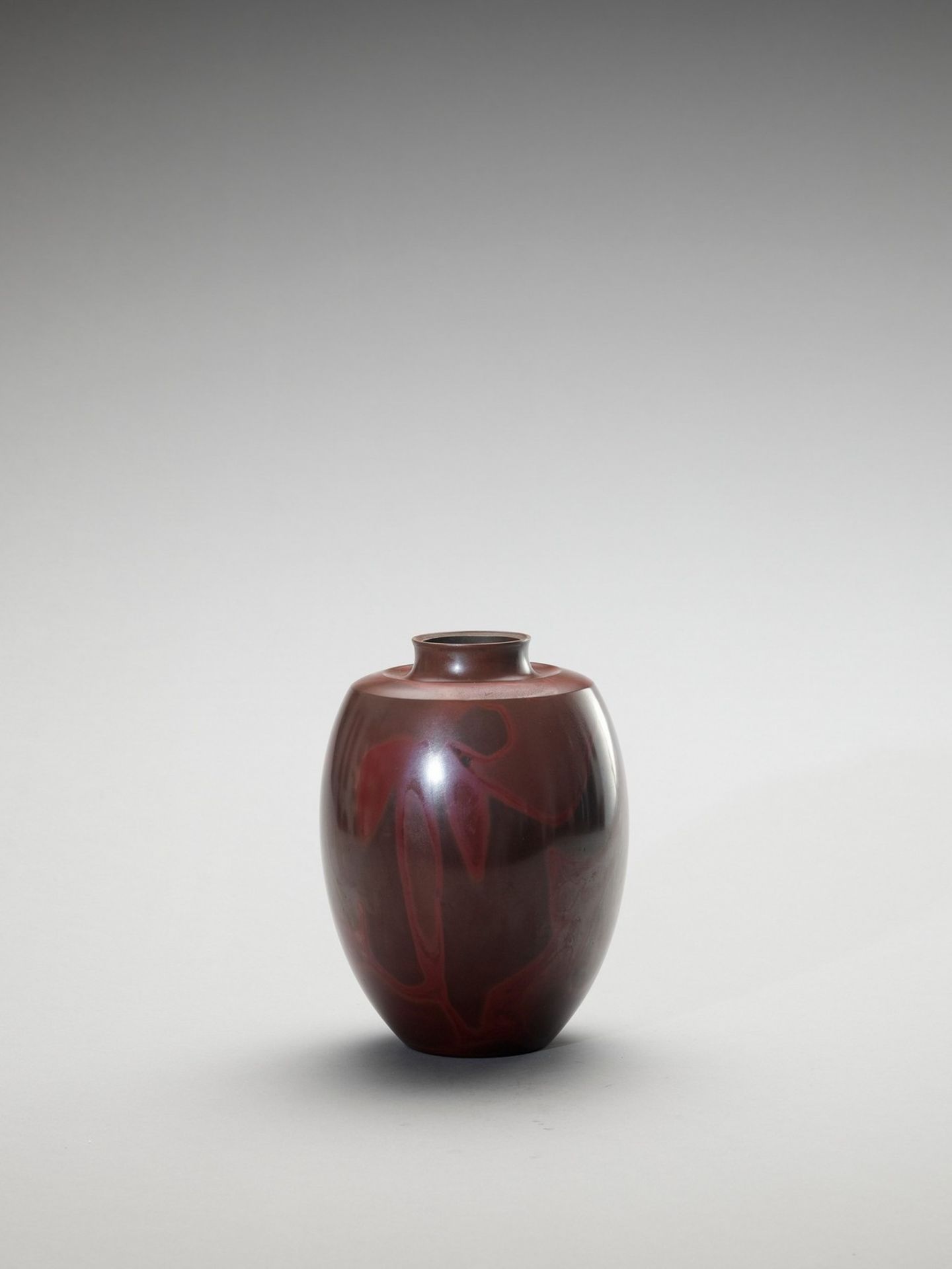 A BRONZE VASE - Image 4 of 7