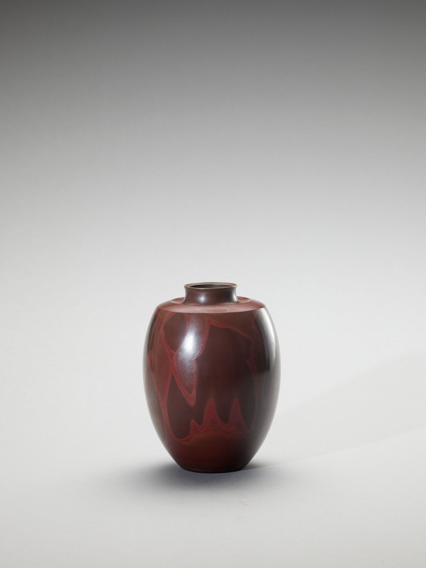 A BRONZE VASE - Image 3 of 7