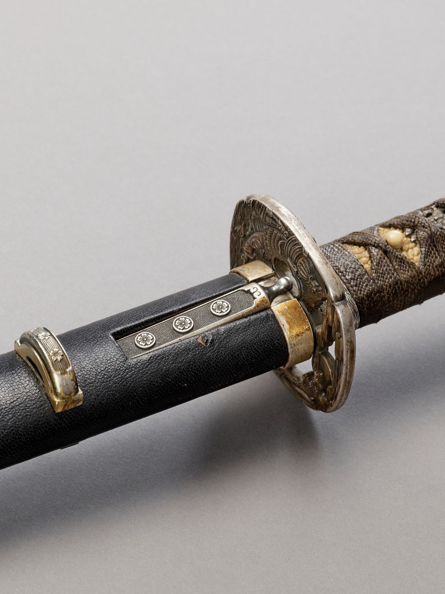 A WAKIZASHI IN ATTRACTIVE KOSHIRAE - Image 6 of 7