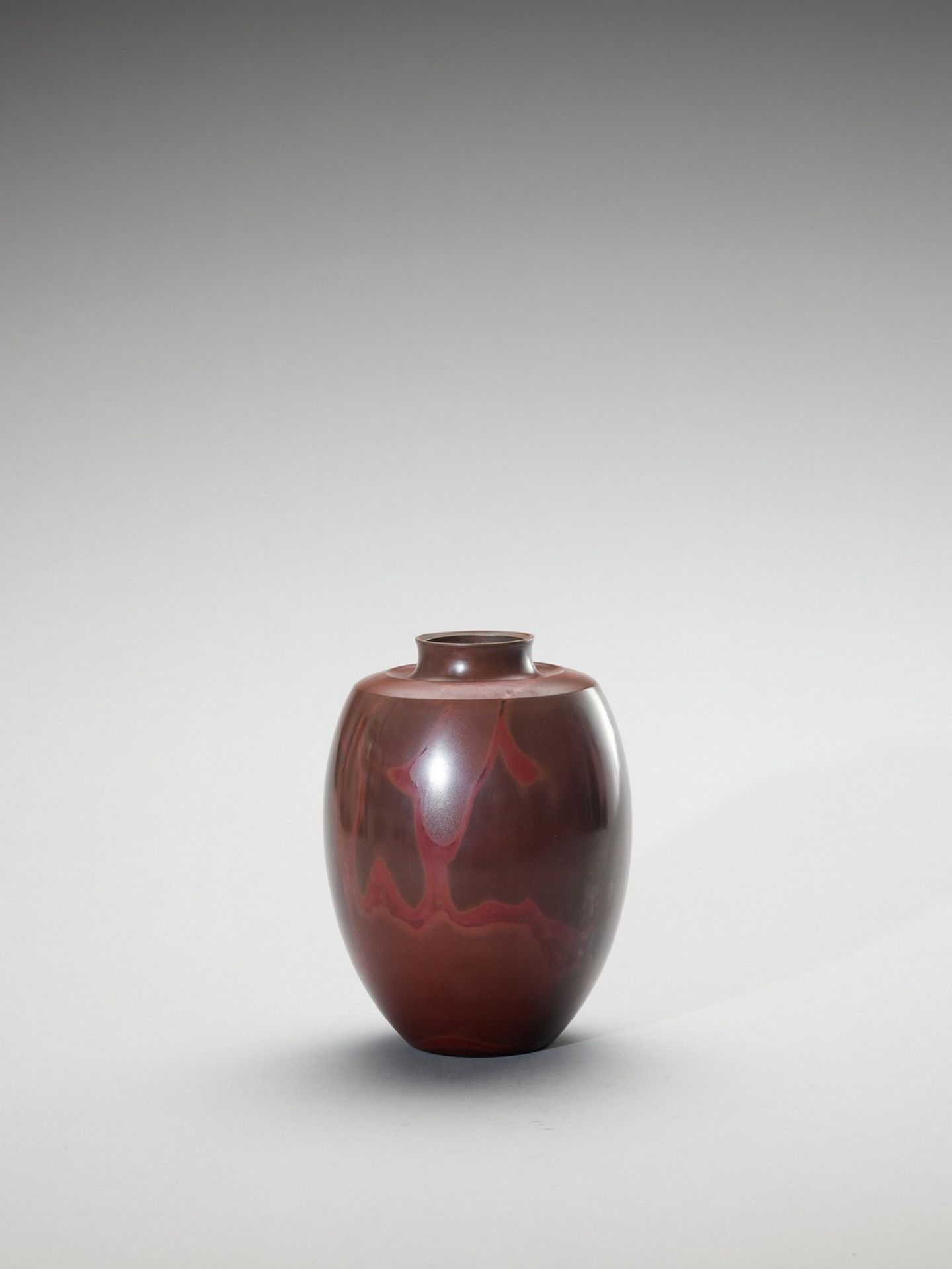 A BRONZE VASE - Image 2 of 7