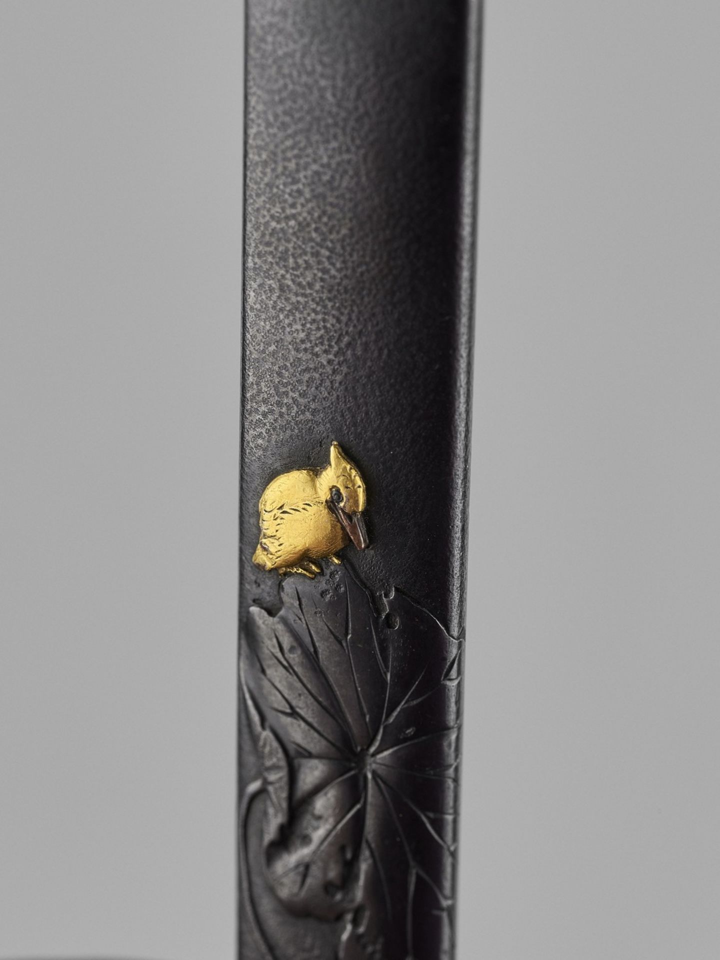 TONKODU HIDEKUNI: A RARE SHAKUDO KOZUKA WITH HERON AND LOTUS - Image 5 of 5