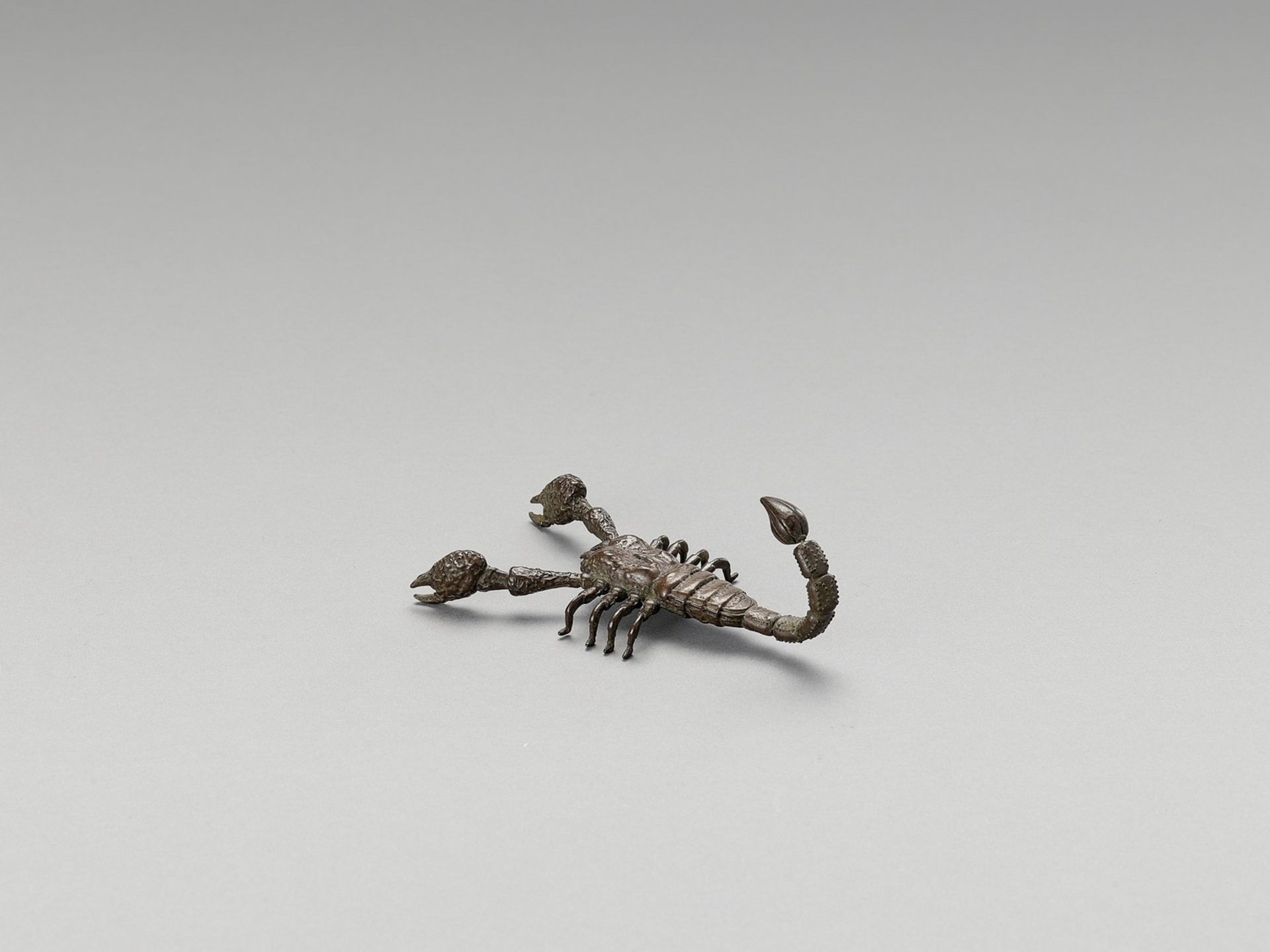 AN ARTICULATED BRONZE OKIMONO OF A SCORPION - Image 3 of 4