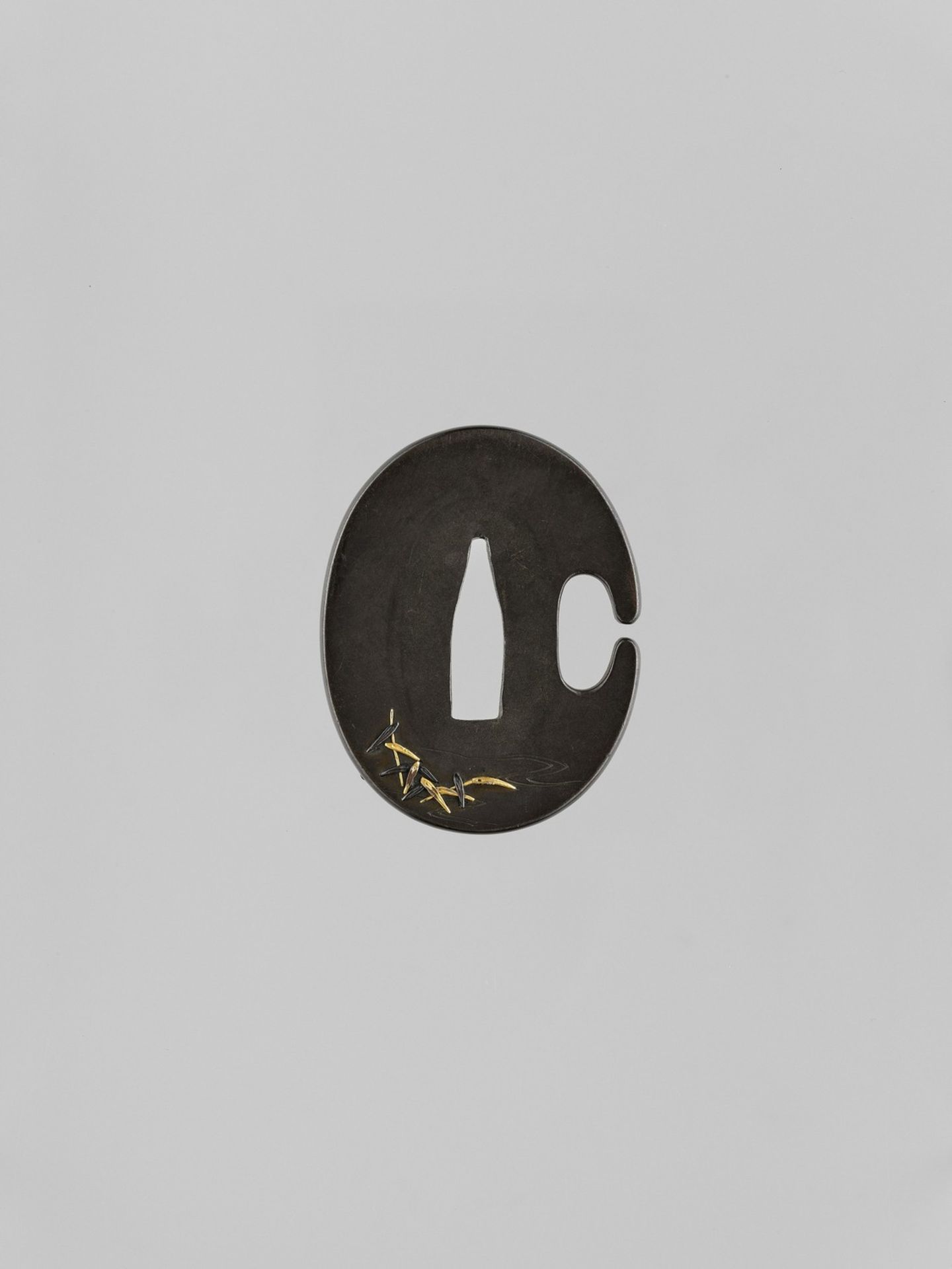 YANAGAWA NAOMITSU: A FINE GOLD-INLAID SHIBUICHI HAMIDASHI-TSUBA WITH FLYING CRANES - Image 3 of 4