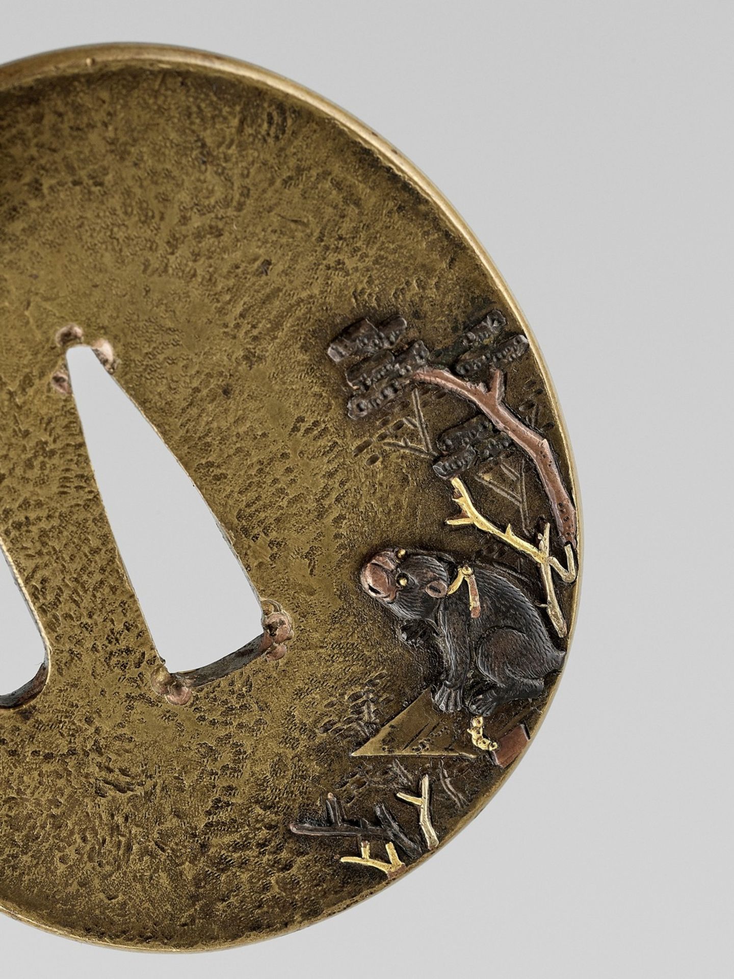 AN INLAID SENTOKU TSUBA WITH A MONKEY AND BUTTERFLY - Image 3 of 4