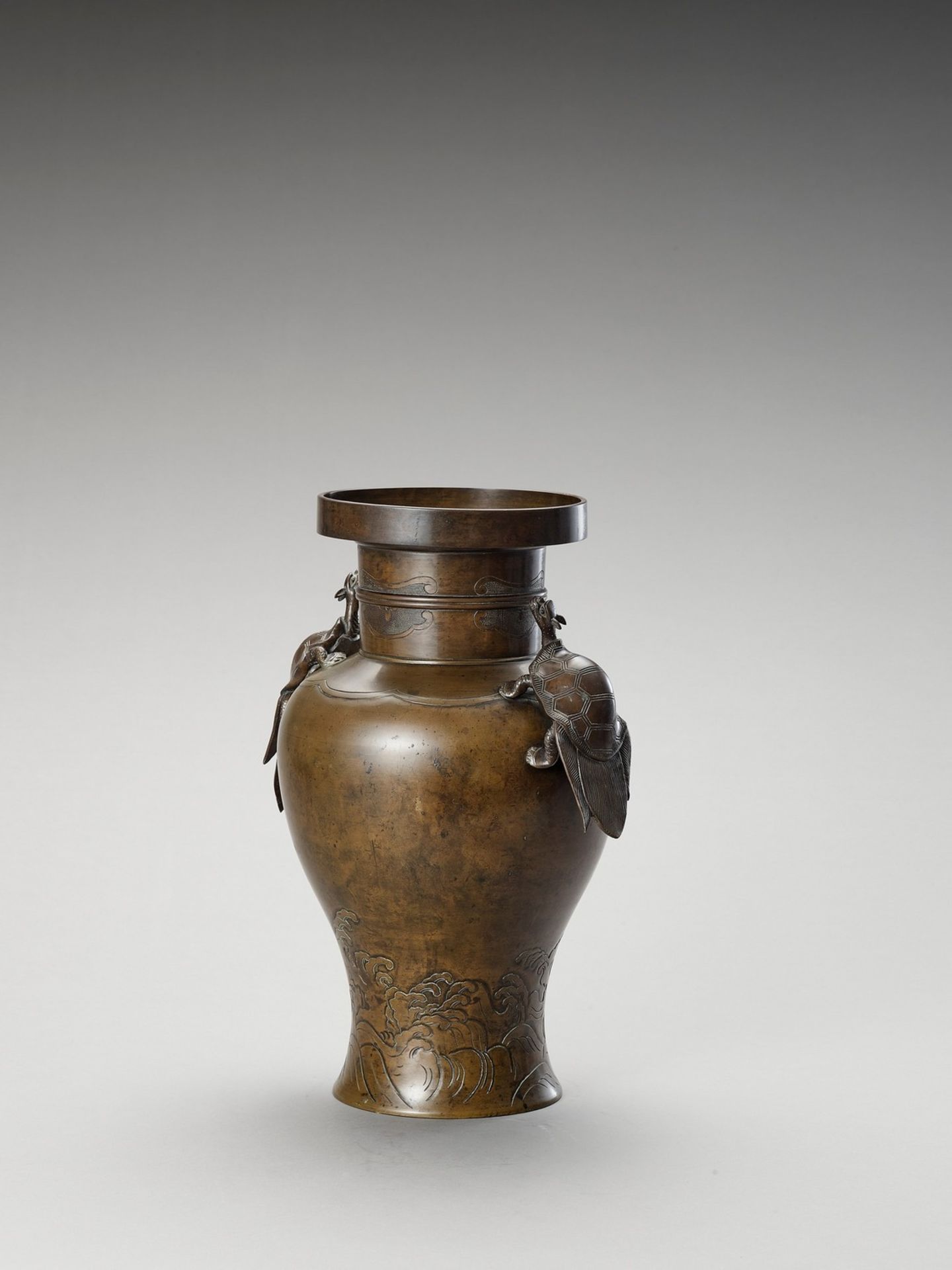 A BRONZE BALUSTER VASE WITH MINOGAME AND WAVES - Image 4 of 8