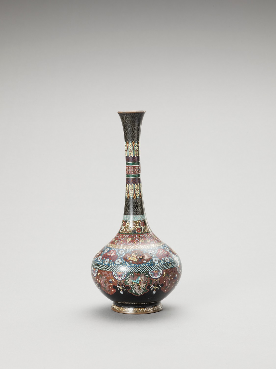 A CLOISONNÉ BOTTLE VASE - Image 3 of 6