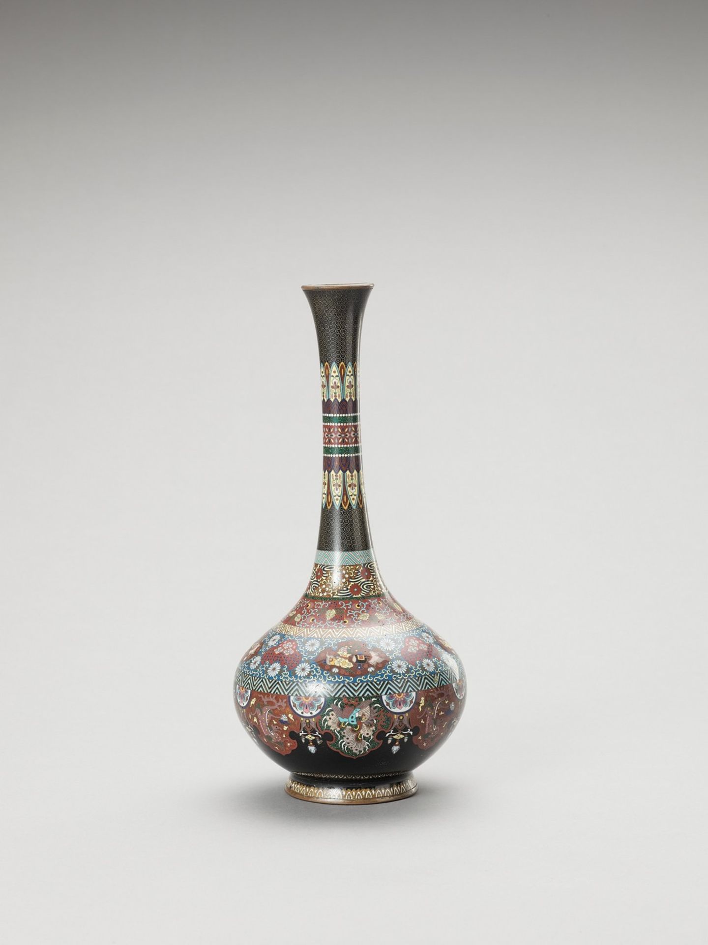 A CLOISONNÉ BOTTLE VASE - Bild 3 aus 6