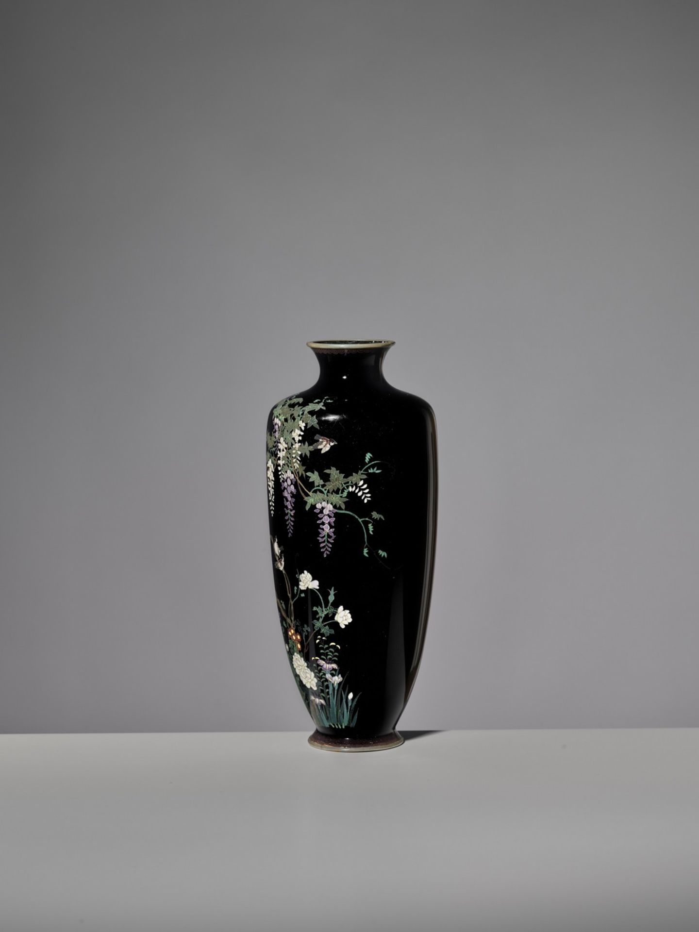 A FINE CLOISONNÉ ENAMEL VASE IN THE MANNER OF HAYASHI KODENJI - Image 3 of 8