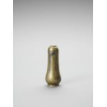 KURODA: A SMALL SENTOKU BRONZE VASE WITH ROOSTER