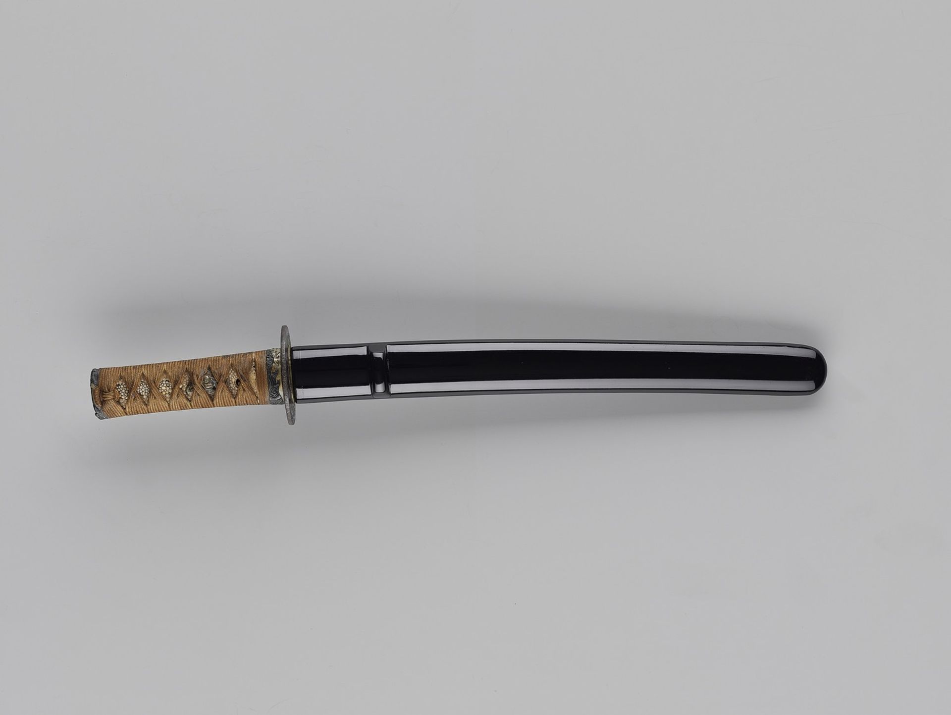 KUNIHISA: A KO-WAKIZASHI IN KOSHIRAE - Image 2 of 12