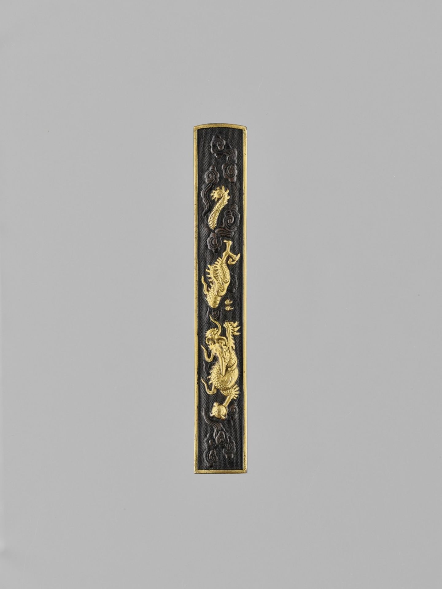 TWO GOLD AND SHAKUDO KOZUKA WITH DRAGONS - Bild 2 aus 9