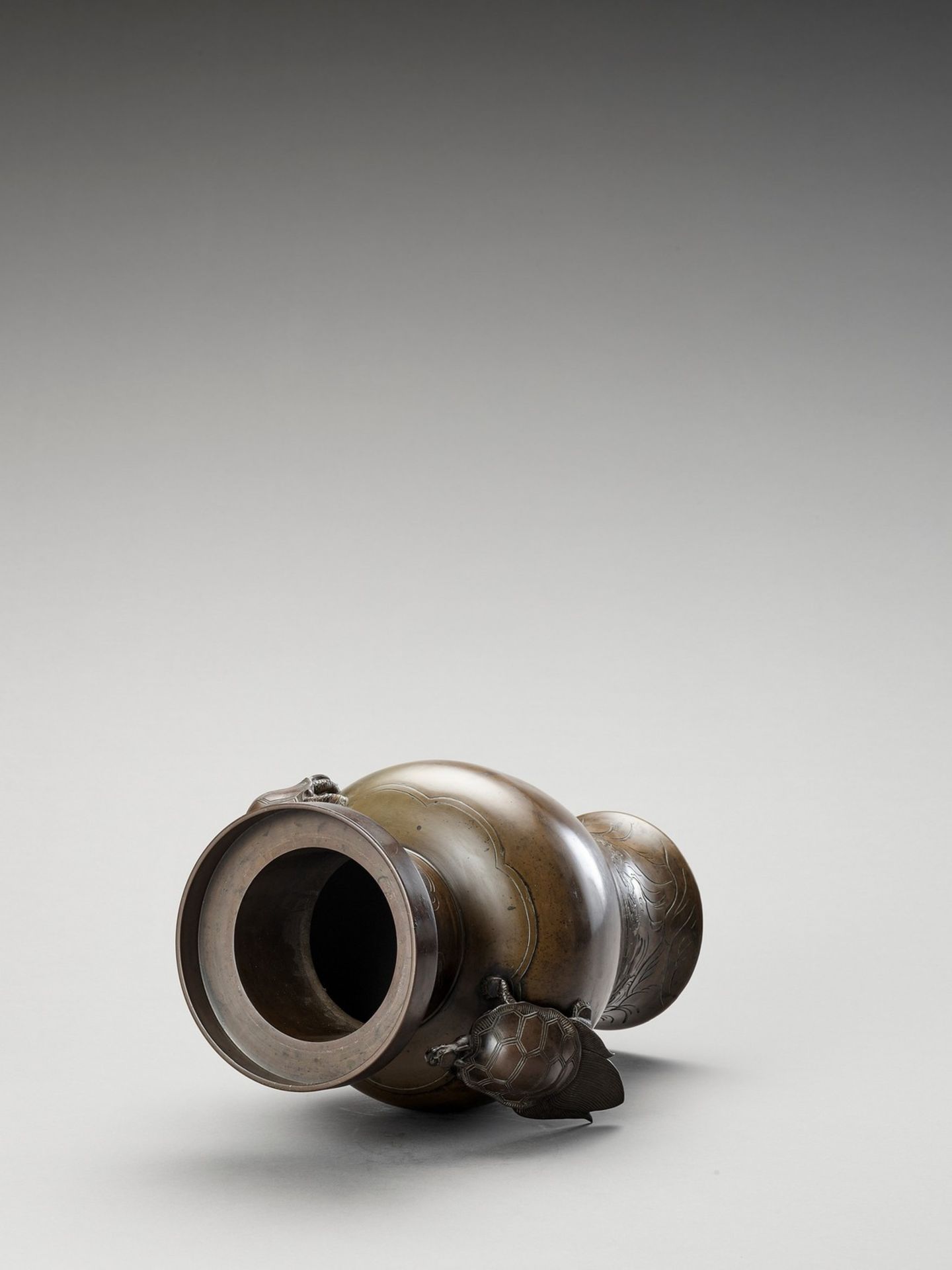 A BRONZE BALUSTER VASE WITH MINOGAME AND WAVES - Image 6 of 8