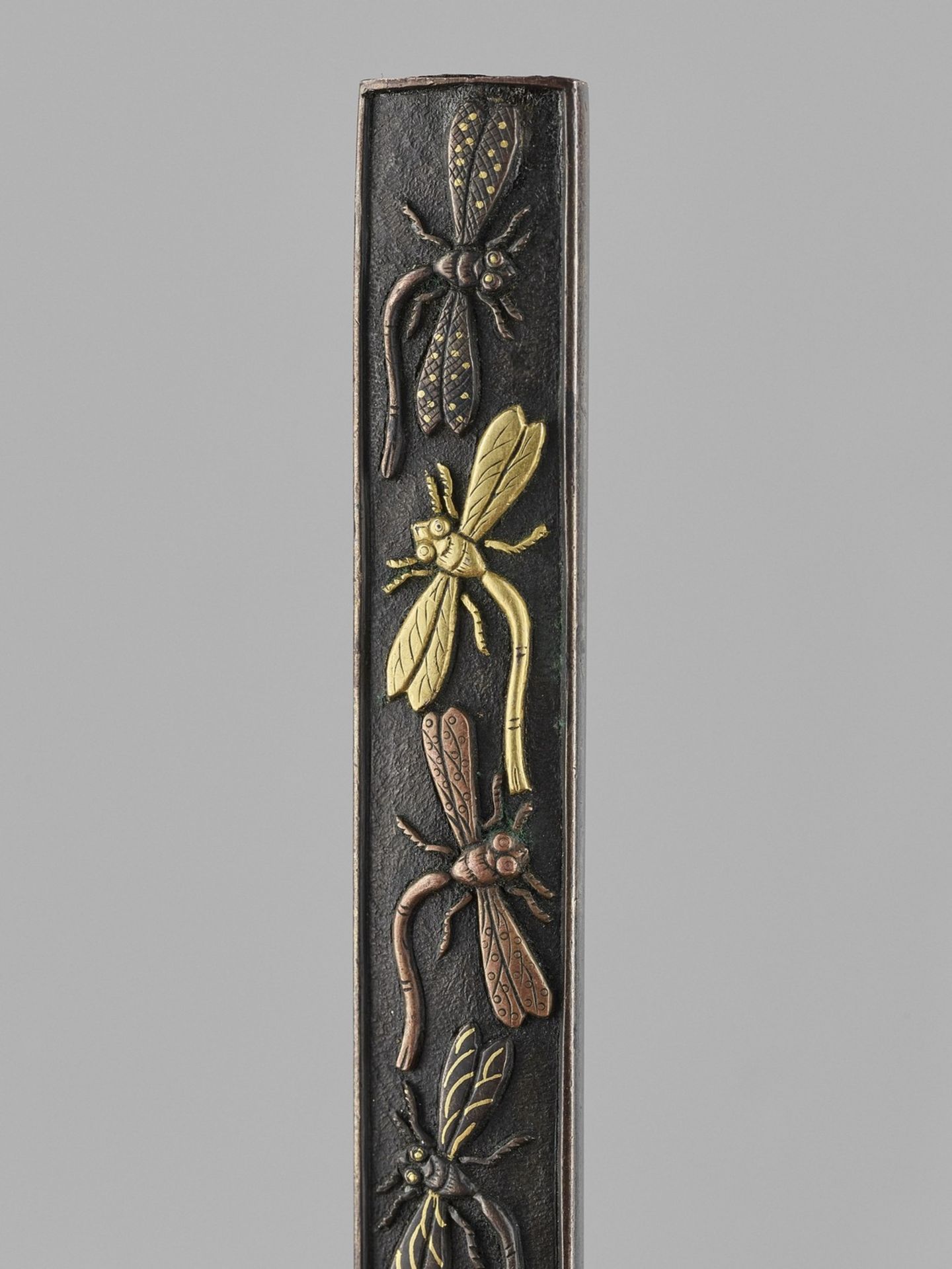 A SHIBUICHI KOZUKA WITH INLAID DRAGONFLIES - Image 3 of 4