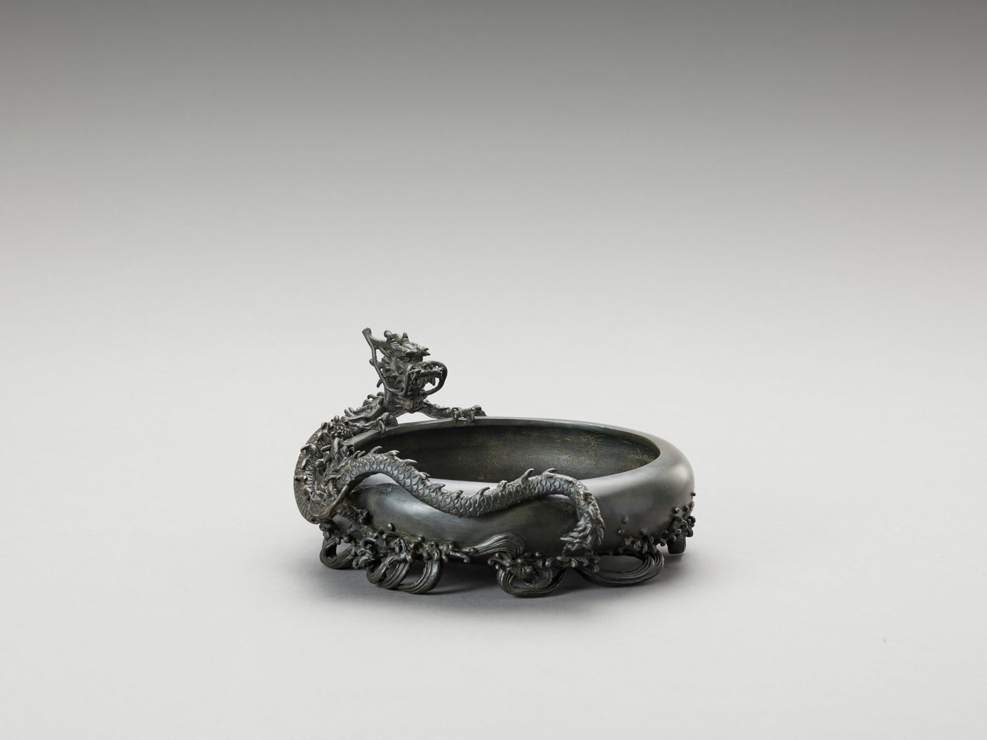 NOGAWA: A RARE BRONZE ‘DRAGON’ BOWL - Bild 5 aus 7