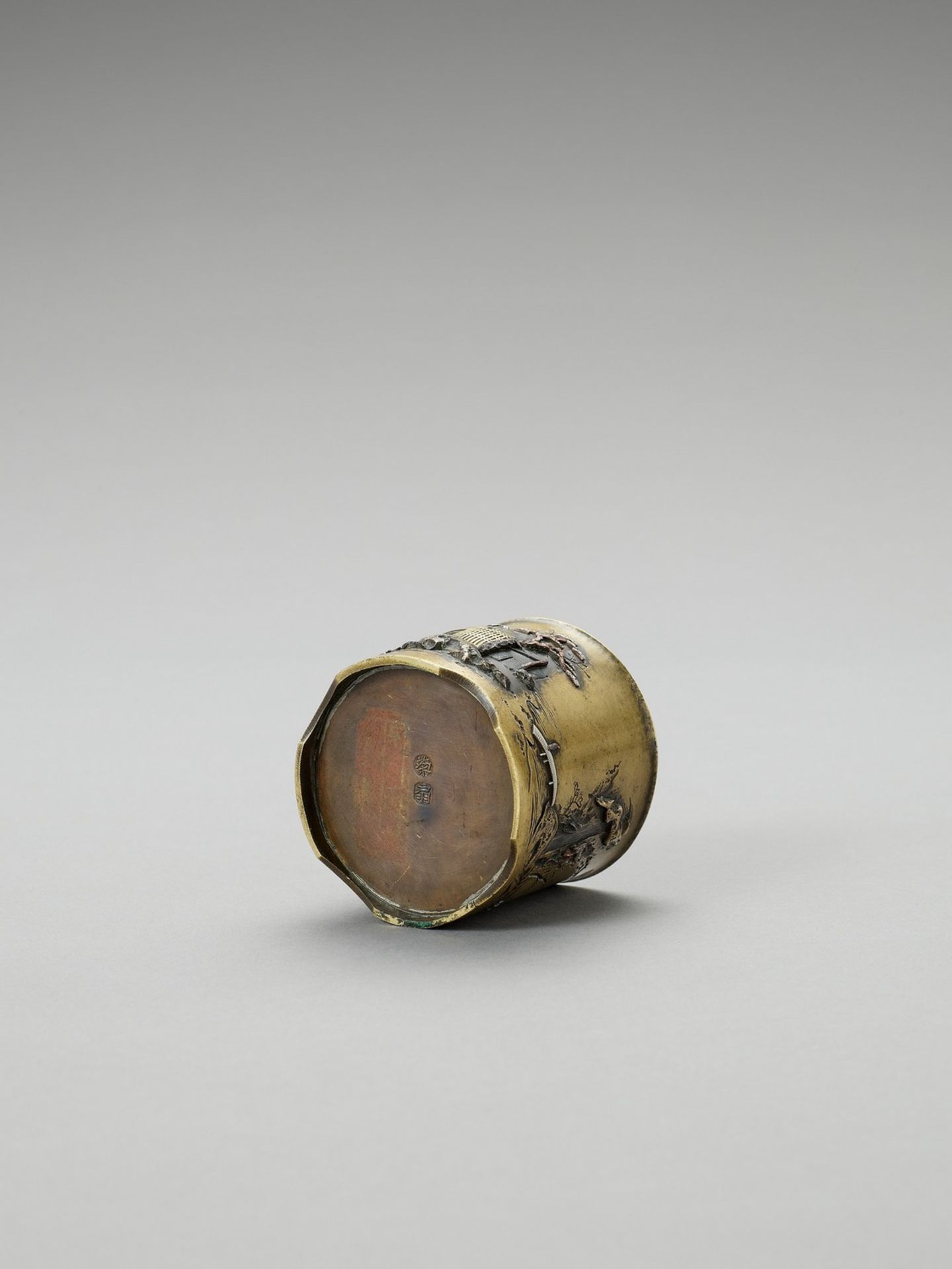 A SMALL SENTOKU VESSEL WITH SILVER AND COPPER INLAYS - Image 5 of 5