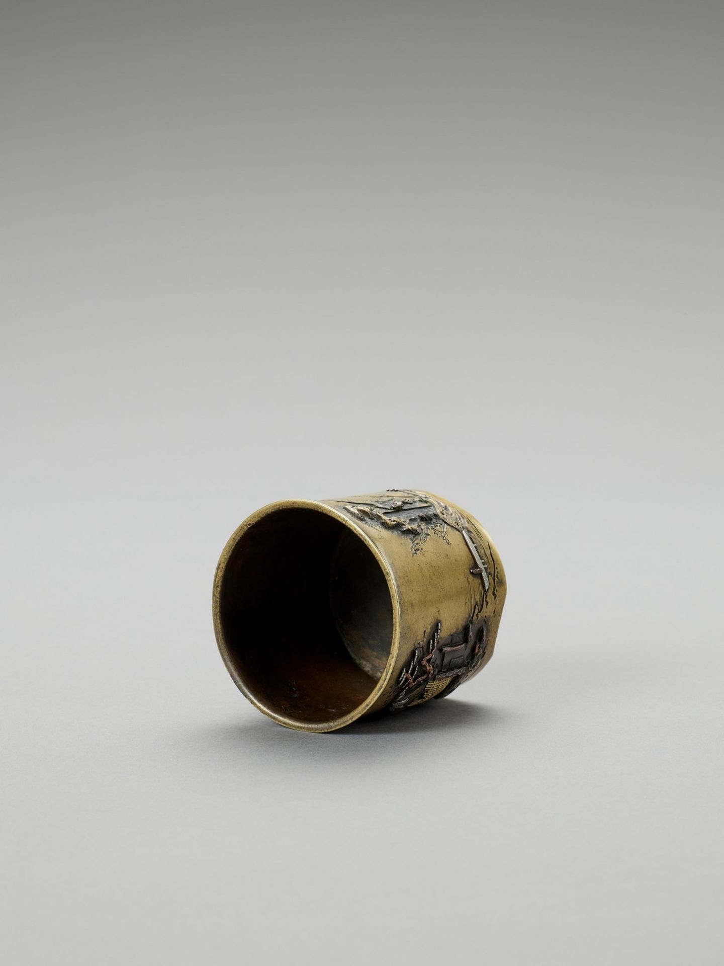 A SMALL SENTOKU VESSEL WITH SILVER AND COPPER INLAYS - Image 4 of 5