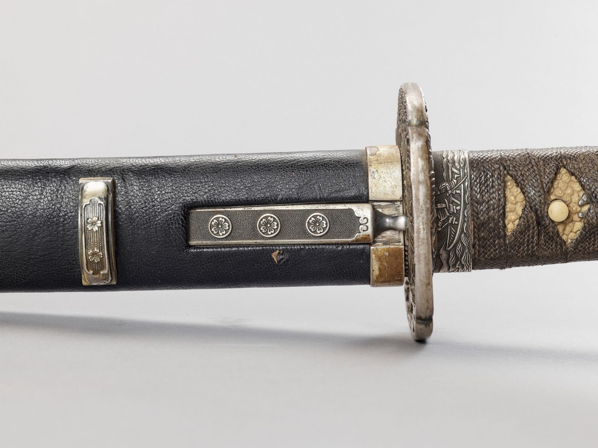 A WAKIZASHI IN ATTRACTIVE KOSHIRAE - Image 5 of 7