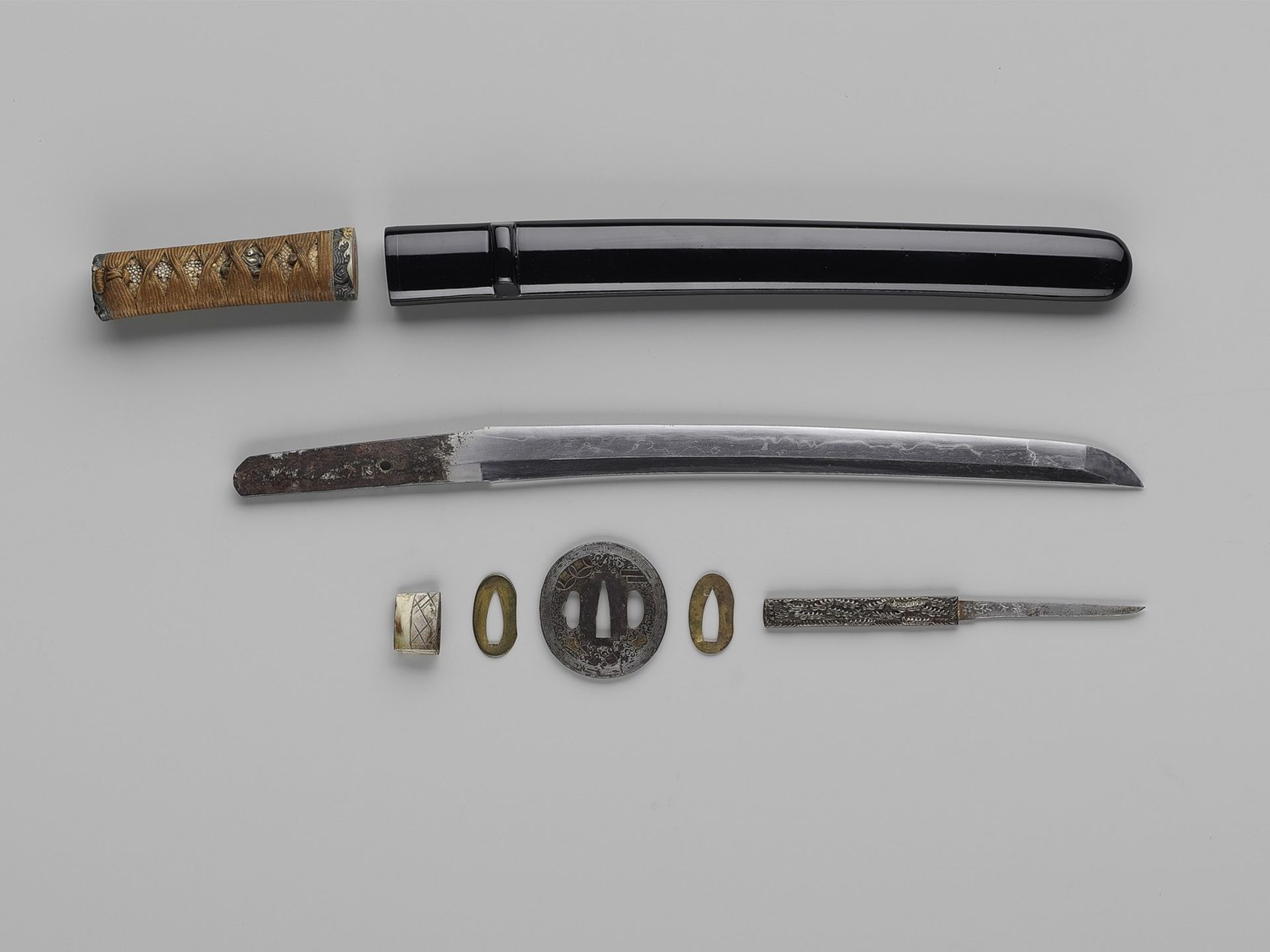 KUNIHISA: A KO-WAKIZASHI IN KOSHIRAE - Image 5 of 12