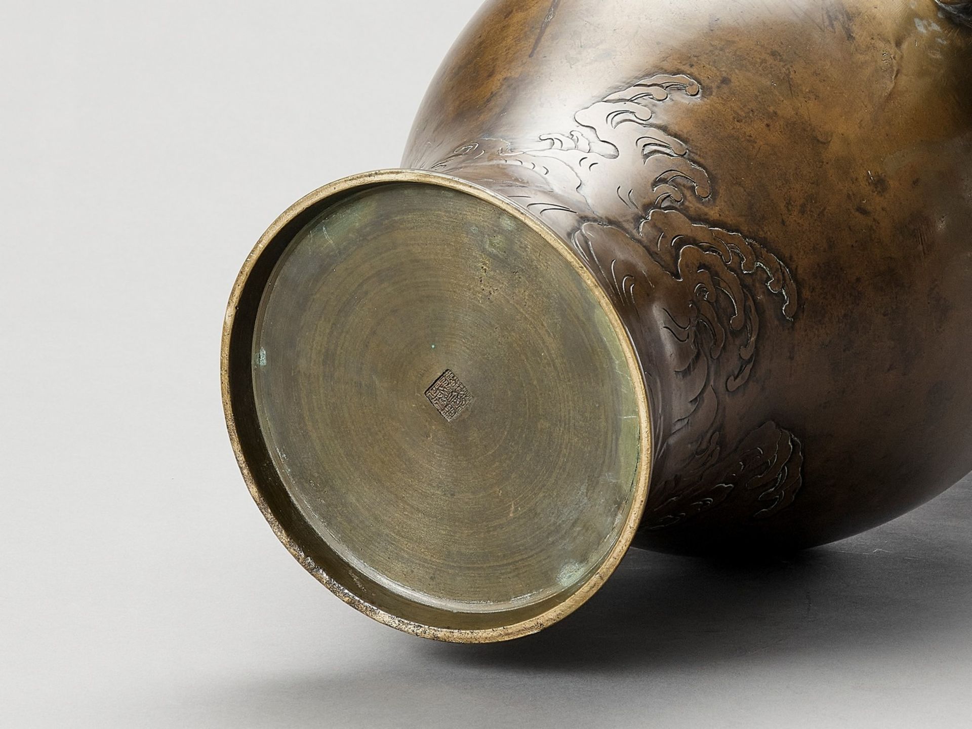 A BRONZE BALUSTER VASE WITH MINOGAME AND WAVES - Image 7 of 8