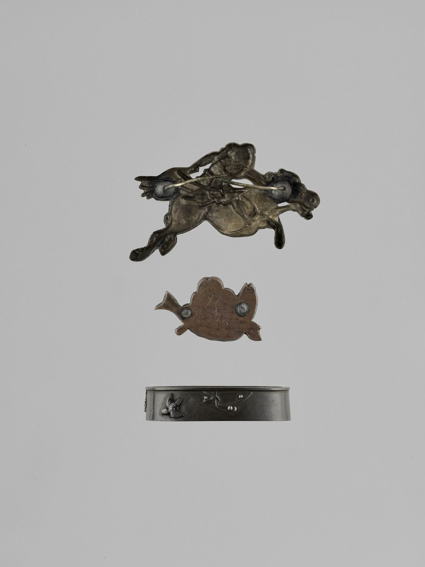 THREE MIXED METAL MINIATURE OBJECTS - Image 2 of 5