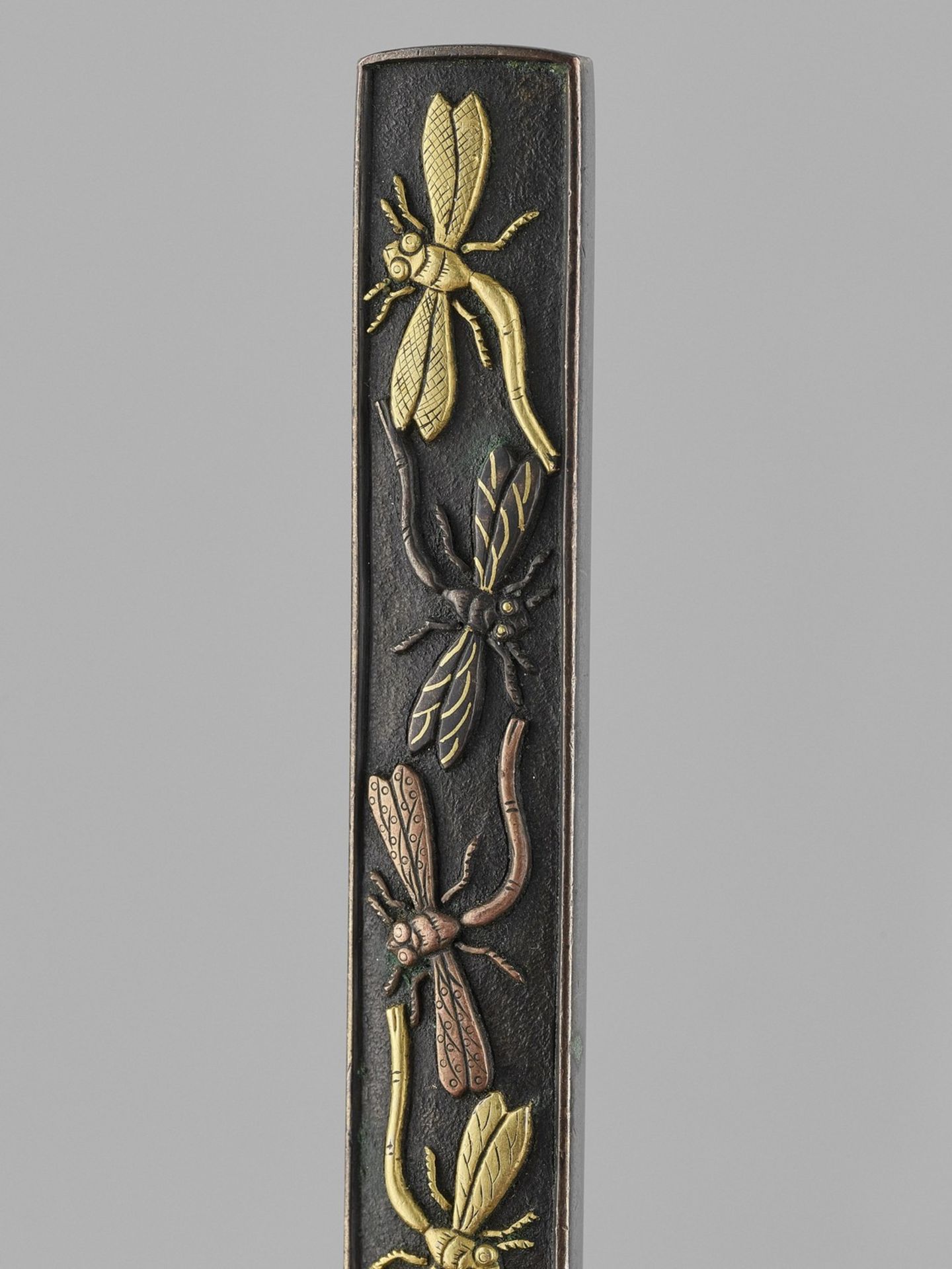 A SHIBUICHI KOZUKA WITH INLAID DRAGONFLIES - Image 4 of 4