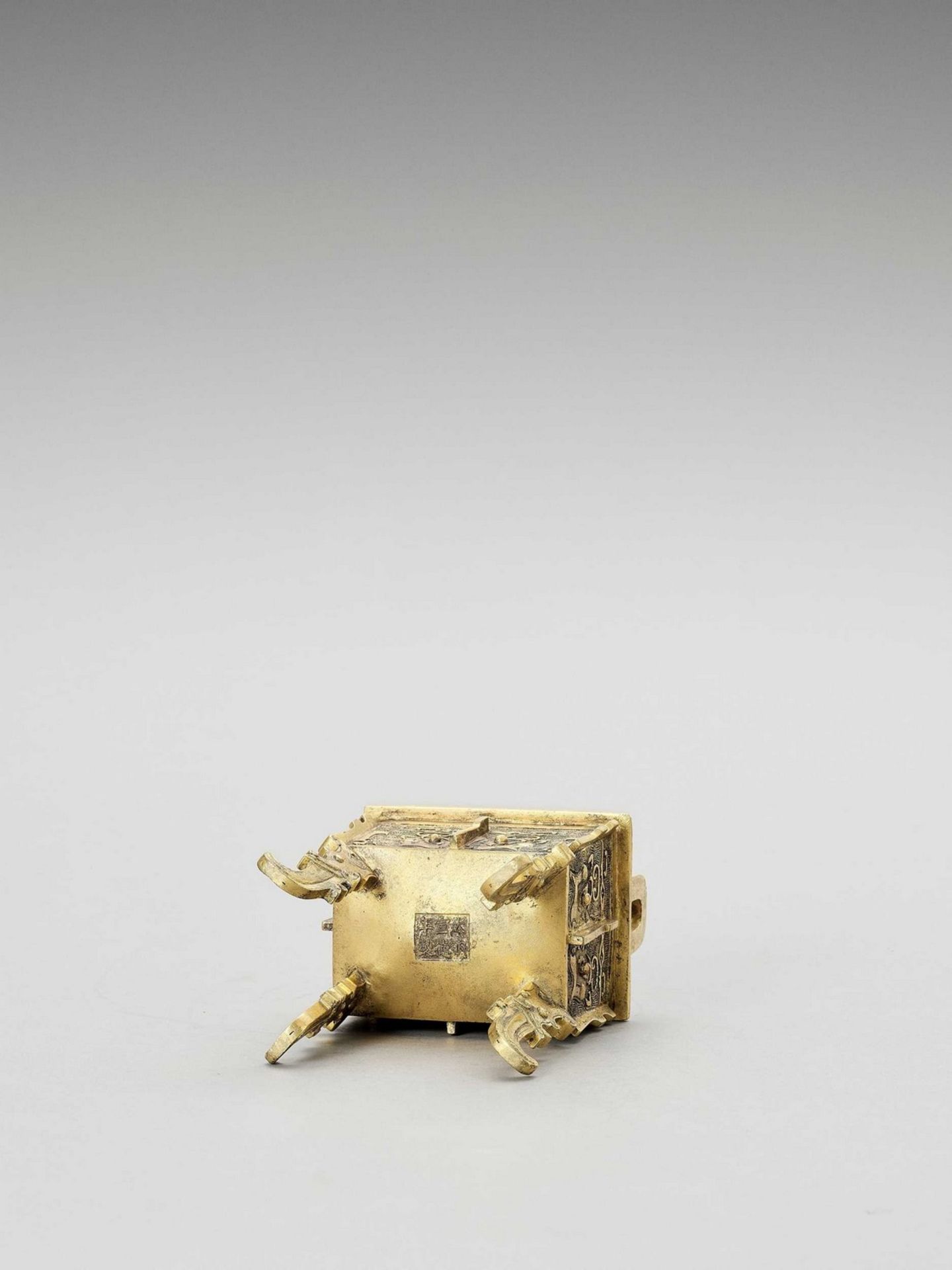 A GILT BRONZE FANGDING CENSER, QING - Bild 7 aus 8