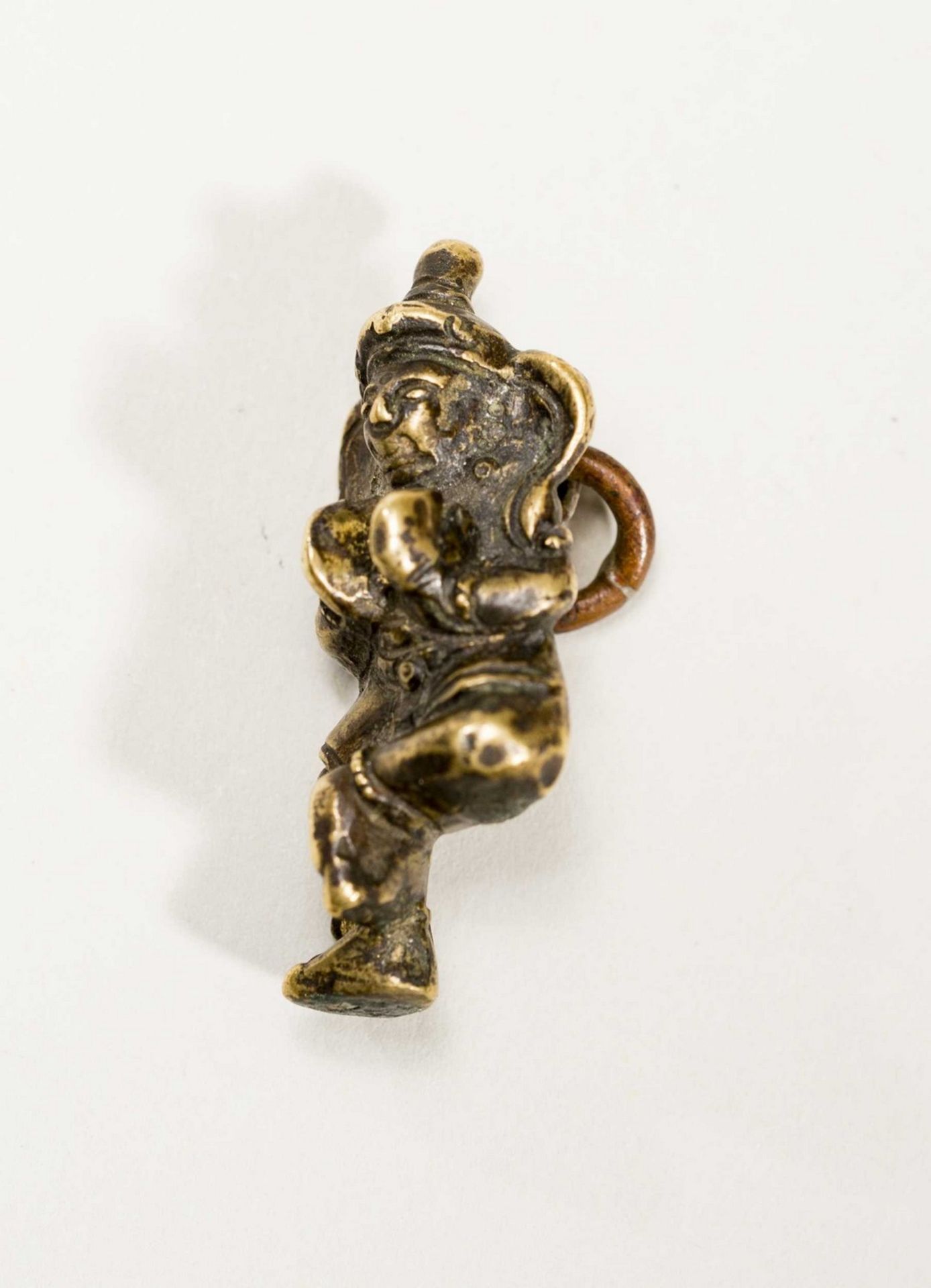 A TIBETAN MINIATURE BRONZE OF A DANCING BODHISATTVA - Image 3 of 8