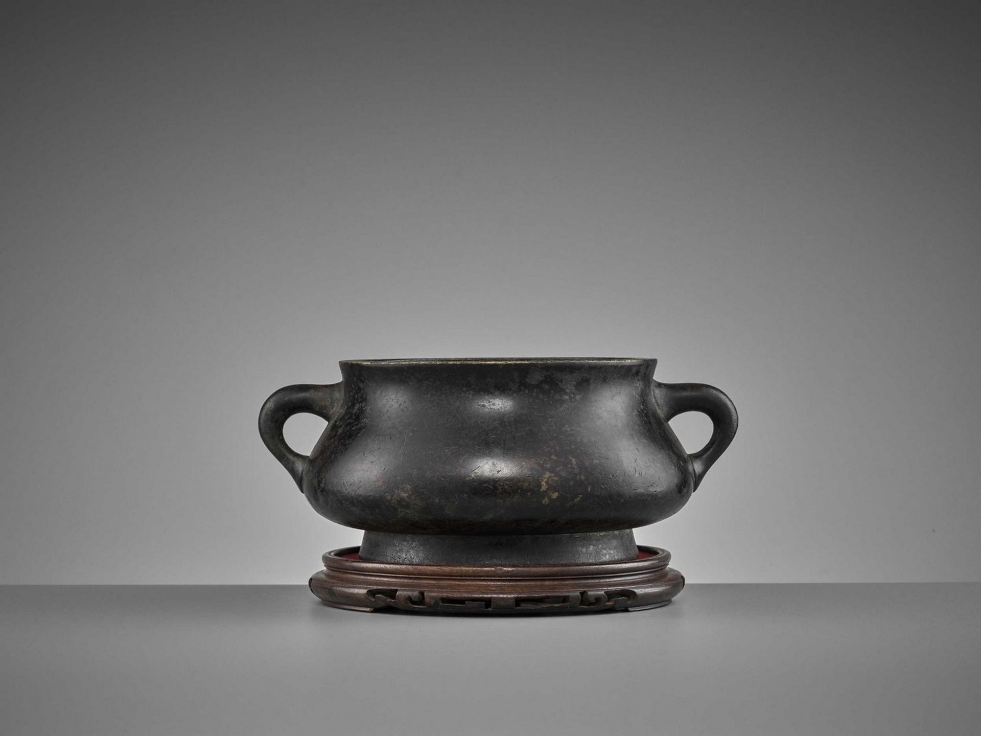 A HEAVILY CAST BRONZE CENSER, QING DYNASTY - Image 14 of 16